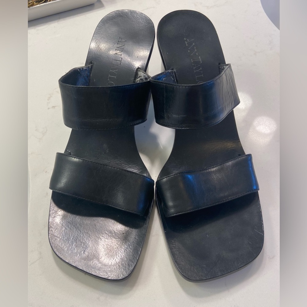 Ann Taylor sandal 8 1/2 M.